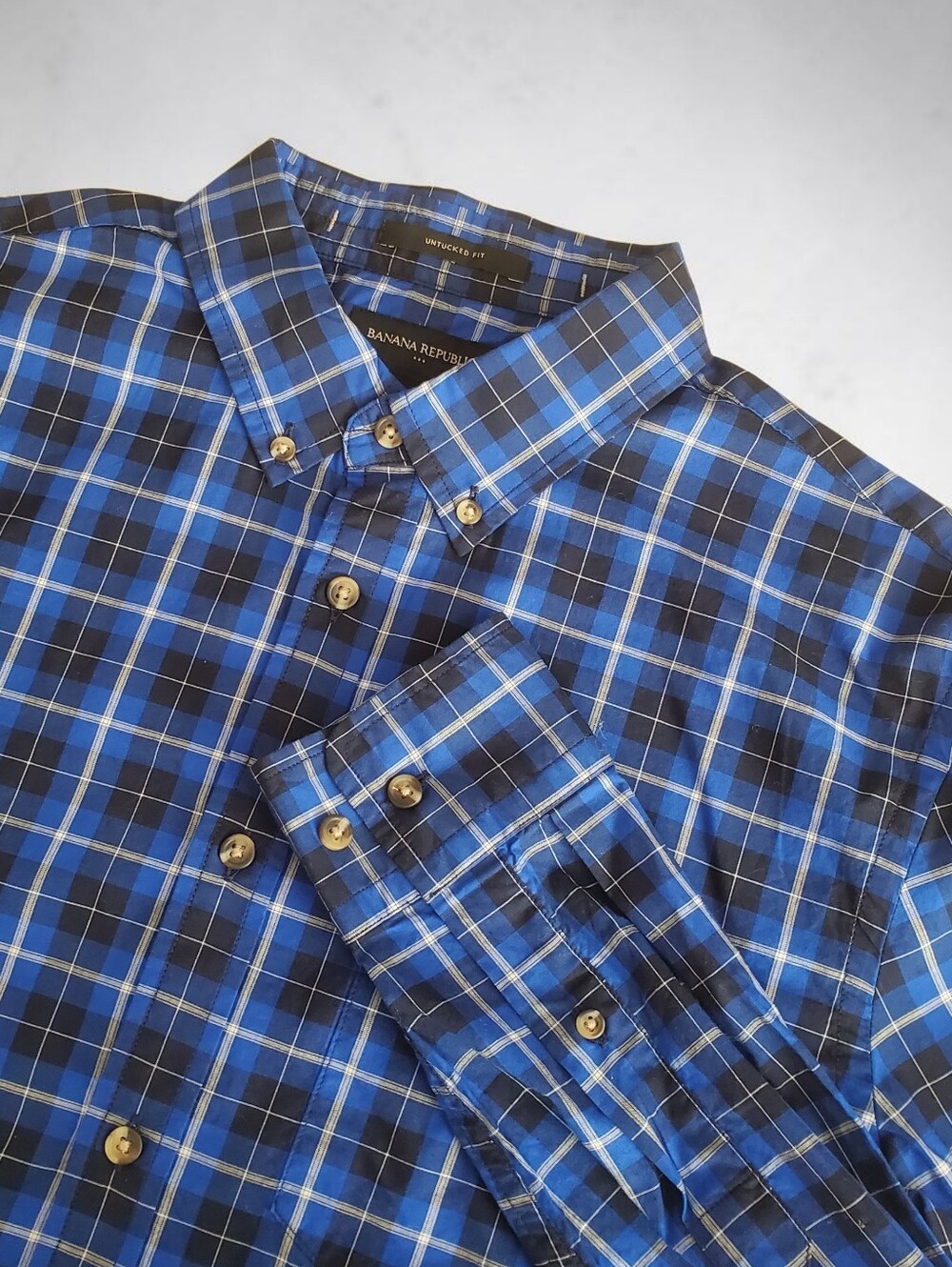Banana Republic Men's Blue and Black Plaid Button-Down Shirt Untucked Fit Large